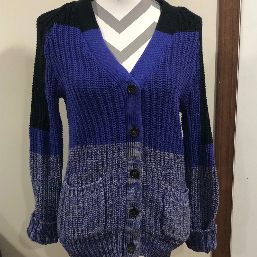 Bhutto up knitted sweater